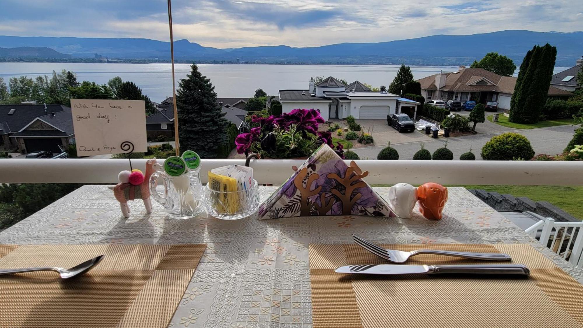 Lakeview Oasis Bed And Breakfast West Kelowna Exterior photo