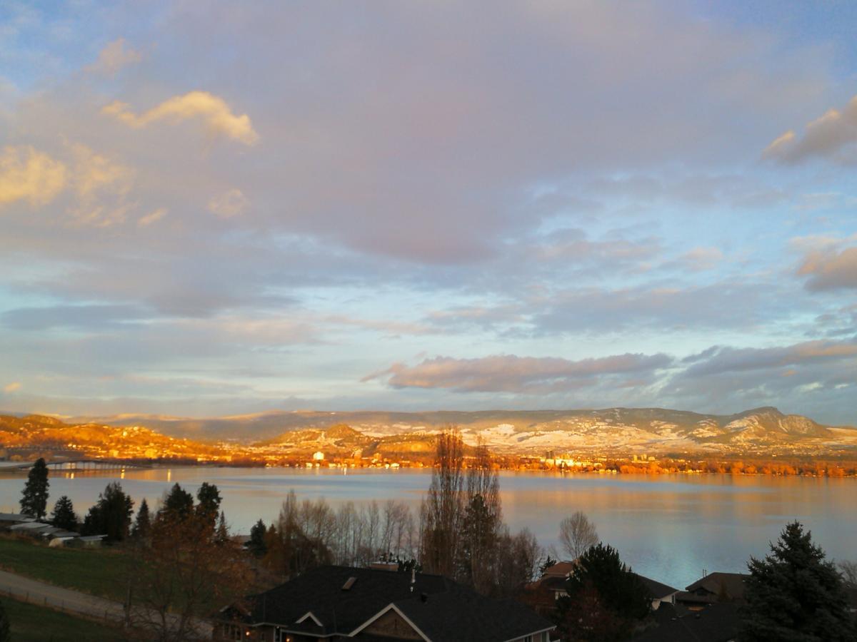 Lakeview Oasis Bed And Breakfast West Kelowna Exterior photo