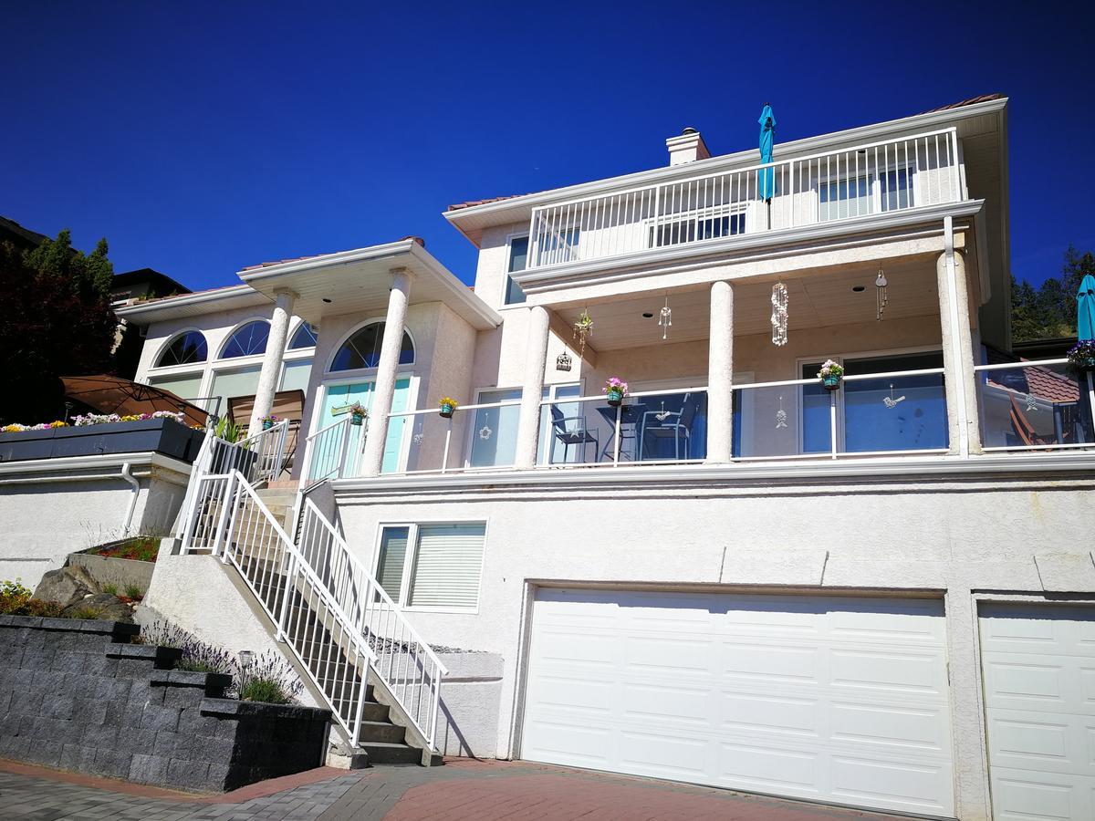 Lakeview Oasis Bed And Breakfast West Kelowna Exterior photo