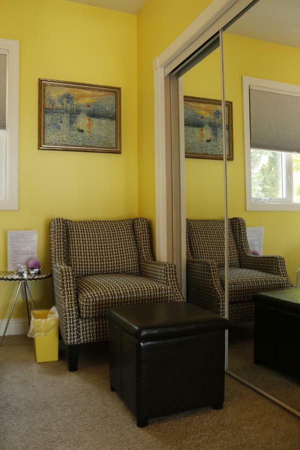 Lakeview Oasis Bed And Breakfast West Kelowna Exterior photo